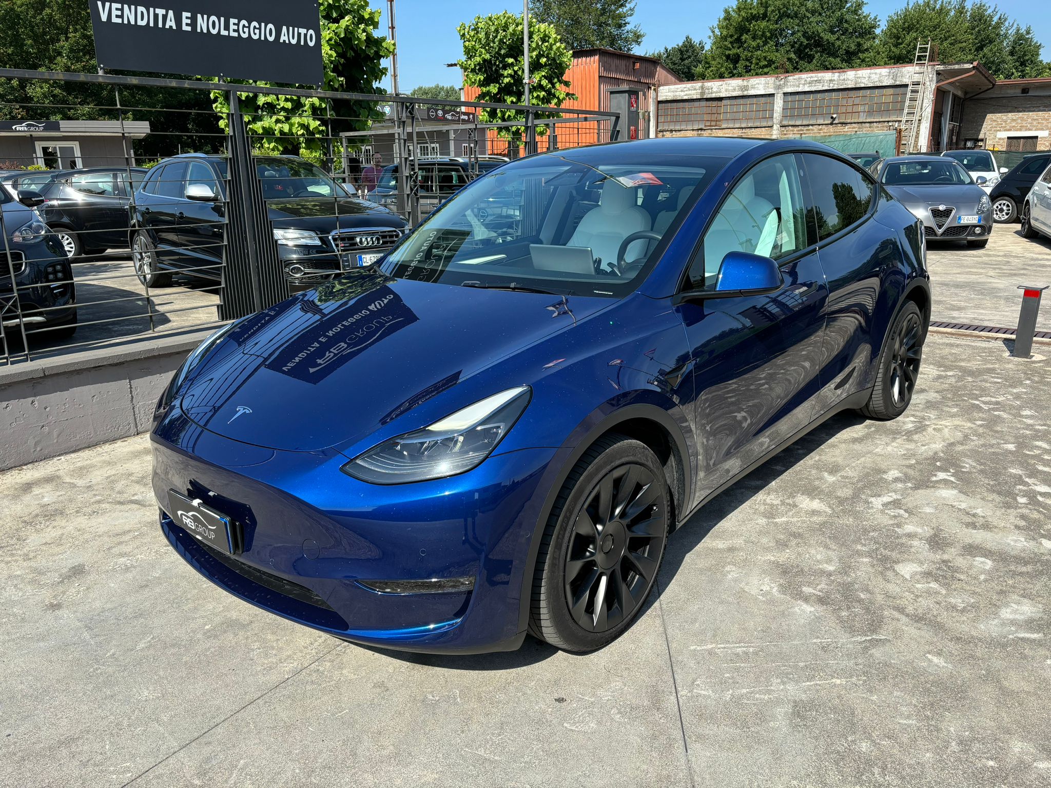 Tesla Model Y  Long Range AWD