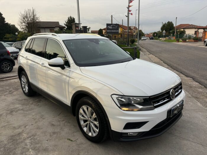 Volkswagen Tiguan 2.0 TDI SCR DSG Sport BlueMotion - immagine 3